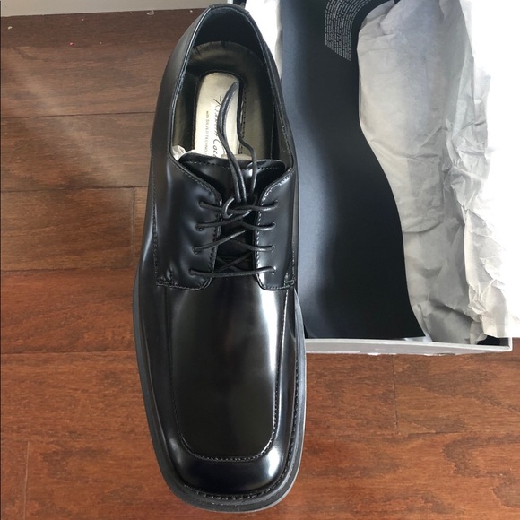 New In Box Black Kenneth Cole Merge 